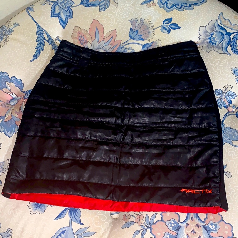 Arctix puffer skirt XS Red and Black